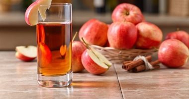 صحتك فى وصفة.. مشروب عصير التفاح والماء يوميًا لتنظيف القولون 
