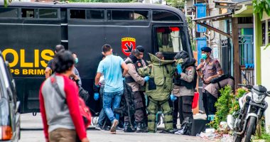 الشرطة الإندونيسية تداهم مسكن متورطين فى التفجيرات الانتحارية الأخيرة - صور