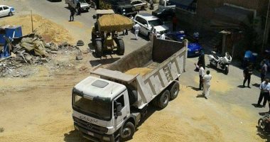 صور.. إزالة 29 حالة تعدى على أراضى الدولة فى حملة أمنية ببورسعيد    