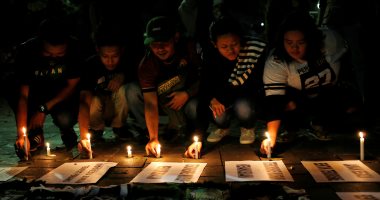 وقفة بالشموع فى إندونيسيا بعد هجمات إرهابية أودت بحياة 20 شخصا