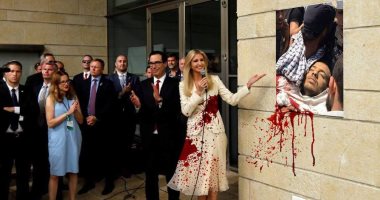 مدونون يسخرون من افتتاح سفارة أمريكا بالقدس بوضع صورها على خلفية "مجزرة غزة"