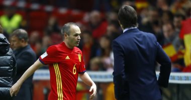 مدرب إسبانيا يؤجل إعلان القائمة الأولية بسبب إنييستا