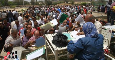 توافد المرشحين للانتخابات العمالية باستاد القاهرة لتقديم الأوراق