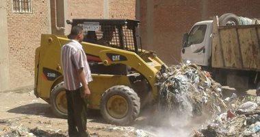 صور .. رئيس مدينة منوف يطلق حملات نظافة مكبرة بقرى المركز