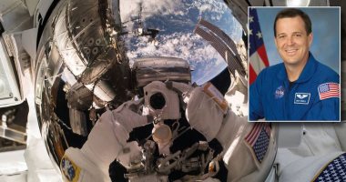 رائد فضاء يلتقط صورة سيلفى مذهلة من الفضاء تجمعه بكوكب الأرض
