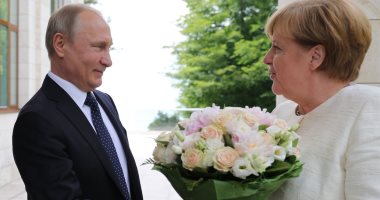 الكرملين: بوتين وميركل اتفقا على تفعيل عمل "رباعية نورماندى" 