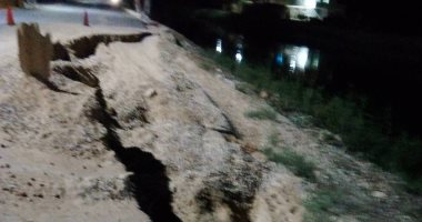 صور.. هبوط أرضى بحى الجناين فى السويس