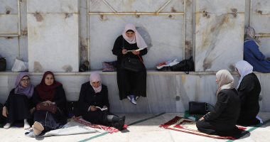صور..سيدات فلسطين يتوافدن على المسجد الأقصى لأداء صلاة الجمعة
