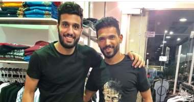لاعب المصرى ينشر صورة برفقة أحمد الشناوى