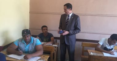 نائب وزير التعليم يتفقد لجان امتحانات الدبلومات بالجيزة ويضبط حالتى غش