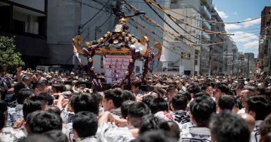 صور ..الشنتو اليابانية تحتفل بمهرجان "الأضرحة الثلاثة" الدينى