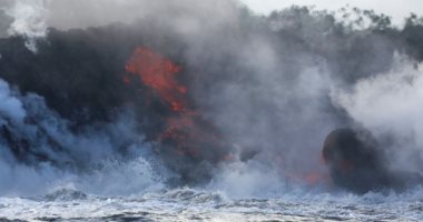 وصول حمم بركان "كيلاويا" بولاية هاواى الأمريكية إلى المحيط الهادئ 