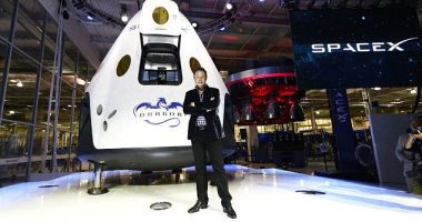 "إيلون موسك" ينشر صورة للمركبة الفضائية المقرر لها حمل البشر إلى المريخ