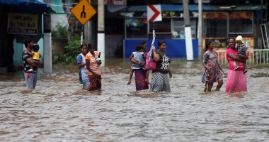 صور.. مياه الأمطار الغزيرة تغمر شوارع المدن فى سريلانكا