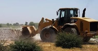 محافظ سوهاج: إزالة 15 حالة تعد على الأراضى الزراعية بدار السلام