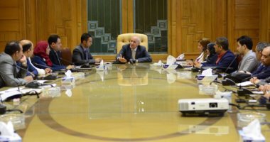 وزير الإنتاج الحربى يستعرض مع عدد من الصحفيين أبرز إنجازات الوزارة