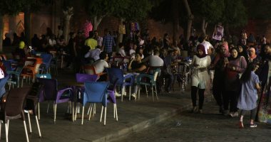 أجواء رمضانية ساحرة فى سحور المصريين فى شارع المعز