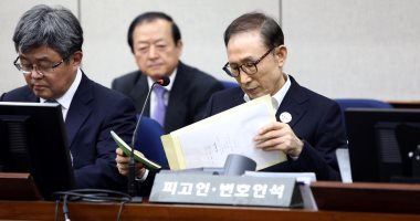 صور..محاكمة رئيس كوريا الجنوبية الأسبق "لى ميونج باك" فى تهم فساد