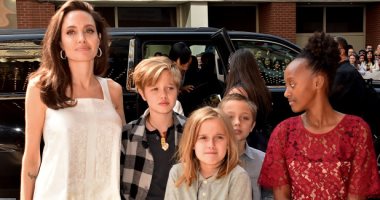 انجلينا جولى ممنوعة من سفر أبنائها خارج الولايات المتحدة بسبب براد بيت