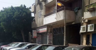 قارئ يرصد ترك أعمدة الكهرباء مضاءة نهارا فى شارع محمد شكرى بالزيتون