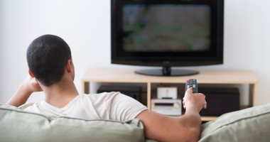 دراسة: الإفراط في مشاهدة التليفزيون يؤدى لتدهور الدماغ والذاكرة لكبار السن