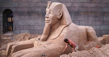 صورة.. أبو الهول الرملى يزين المهرجان السنوى لـ مدينة بطرسبورج الروسية