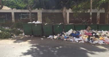 قارئ ينتقد سلوكيات مواطنين يلقون القمامة على الأرض رغم توافر صناديق بسموحة
