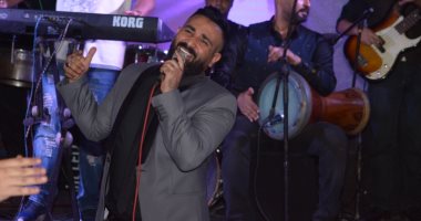 فيديو.. أحمد سعد يسجل أغنيته الجديدة لكأس العالم "فى العالم ناس"