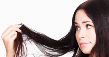 لو جاف أو بيقع.. 5 علاجات منزلية هتخلصك من مشاكل الشعر