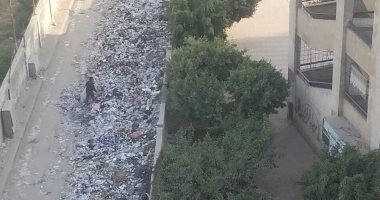 القمامة تحاصر مدرسة عبد الرحمن بن عوف بحى السلام