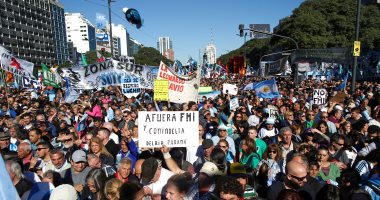 صور.. آلاف يحتجون على تفاوض الأرجنتين مع صندوق النقد الدولى