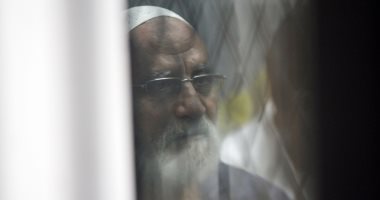 فيديو انتقاد "بديع" لشيخ الأزهر  يظهر في محاكمة "أحداث قسم العرب"