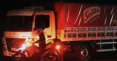 صور.. استمرار إضراب سائقى الشاحنات فى البرازيل رغم نزول الجيش للشارع