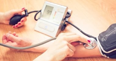 لماذا يجب قياس ضغط الدم فى كلا الذراعين؟