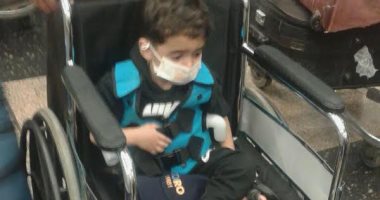سلطات المطار تسمح بدخول طفل فلسطينى يعانى من مرض نادر ونقله لمعبر رفح
