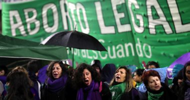 صور.. آلاف النساء يتظاهرن فى الأرجنتين من أجل تشريع الإجهاض