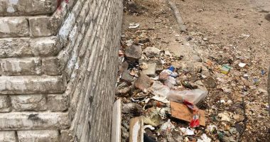 قارئ يشكو تحول مقر شركة مهجور لمقلب تجميع القمامة فى مصر الجديدة