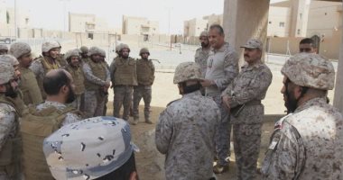 صور.. قائد تحالف دعم الشرعية يتفقد جبهات القتال باليمن