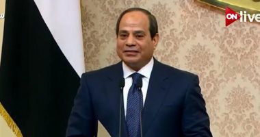 الرئيس السيسى يوجه التحية للشعب المصرى ويلتقى أسر الشهداء فى العيد
