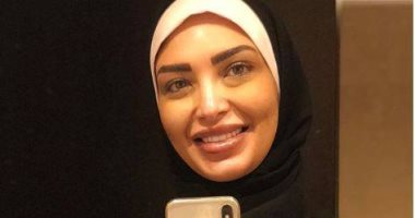 الإعلامية سالى عبد السلام تهدى عمرة لمستمعة لها بالراديو توفت منذ عام ونصف