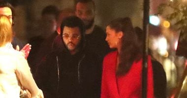 شاهد.. "سهرة" بيلا حديد وthe weeknd فى باريس