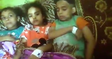 صور وفيديو.. تسمم أسرة بمدينة الخارجة نتيجة تناولهم "بطيخ فاسد"