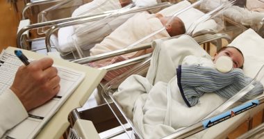 الإحصاء: تراجع معدل المواليد لـ180 ألف مولود فى مارس الماضى