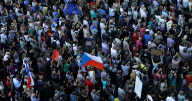 صور.. الآلاف فى التشيك يتظاهرون ضد رئيس الوزراء للمطالبة بحرية الإعلام