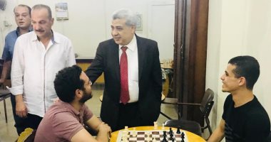 صور.. نائب رئيس جامعة طنطا يتفقد دورة الشطرنج الرمضانية
