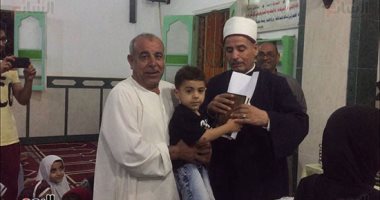 صور وفيديو.. رئيس منطقة شمال سيناء الأزهرية يكرم 100 حافظ للقرآن الكريم بالعريش