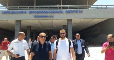 كريم بنزيما يغادر مطار الغردقة فى طريقه إلى فرنسا بعد إجازة 3 أيام