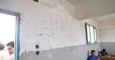 صور..رئيس معاهد الأزهر يستبعد شيخ معهد بشبرا الخيمة لكتابة الطلاب على الحوائط
