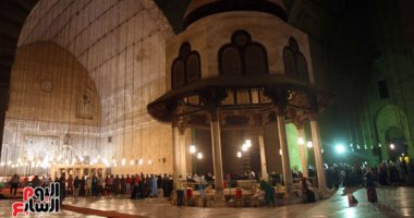خشوع ودعاء وروحانيات فى صلاة التراويح بمسجد السلطان حسن