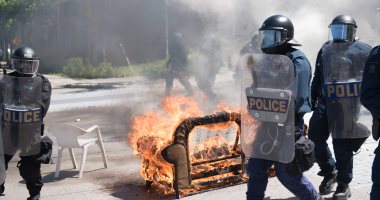 صور..الشرطة الكندية تشتبك مع محتجين فى مظاهرة على هامش قمة مجموعة السبع